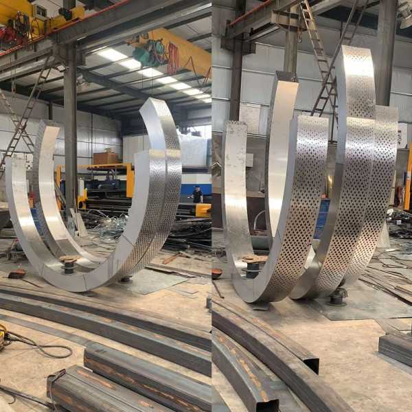 不銹鋼雕塑是因為哪些優點被應用的呢？