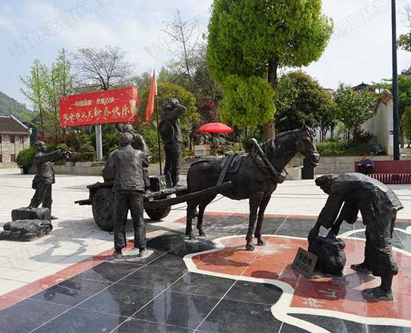 定制一座大型銅雕塑價格大致為多少？